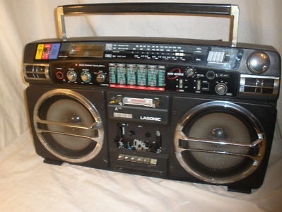 LASONIC i931 Retro iPod USB FM Radio AUX Ghetto Blaster